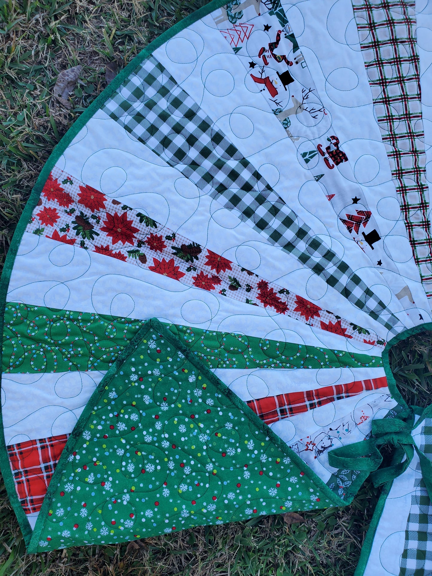 Quilted Christmas Tree Skirt  1