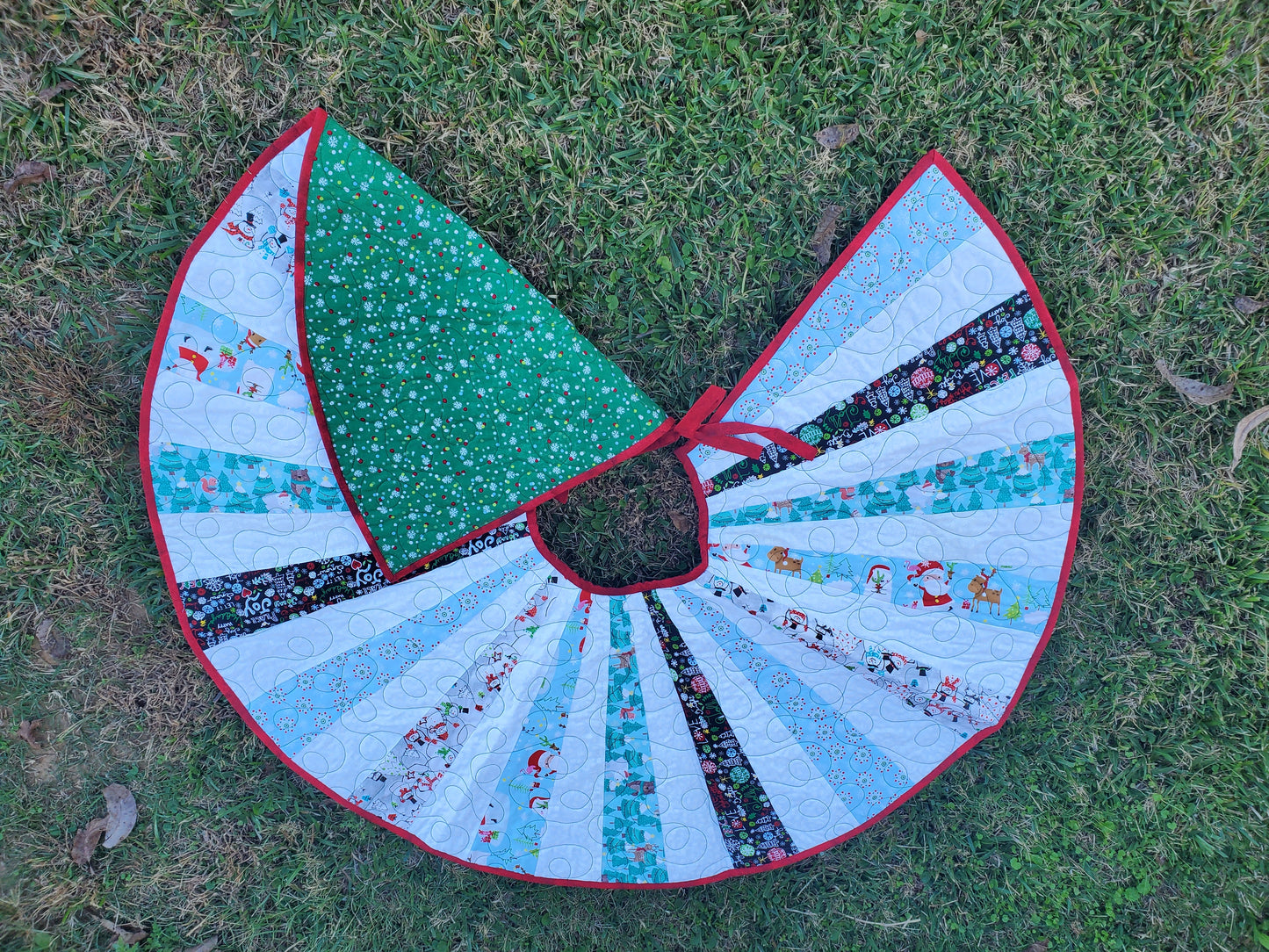 Quilted Christmas Tree Skirt  2