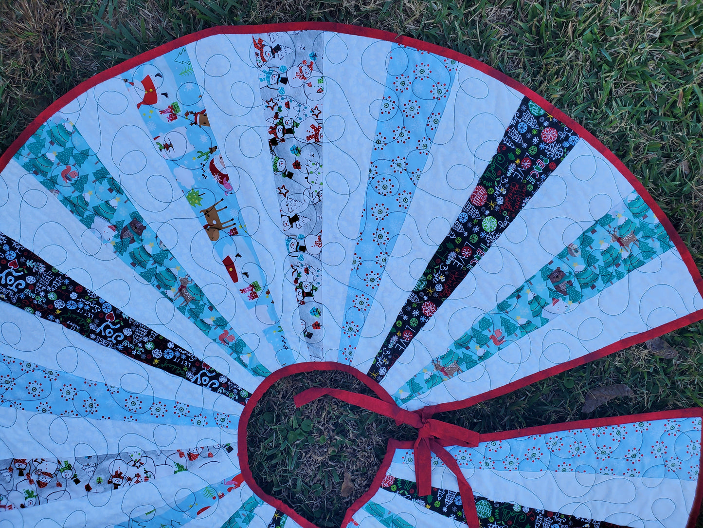 Quilted Christmas Tree Skirt  2