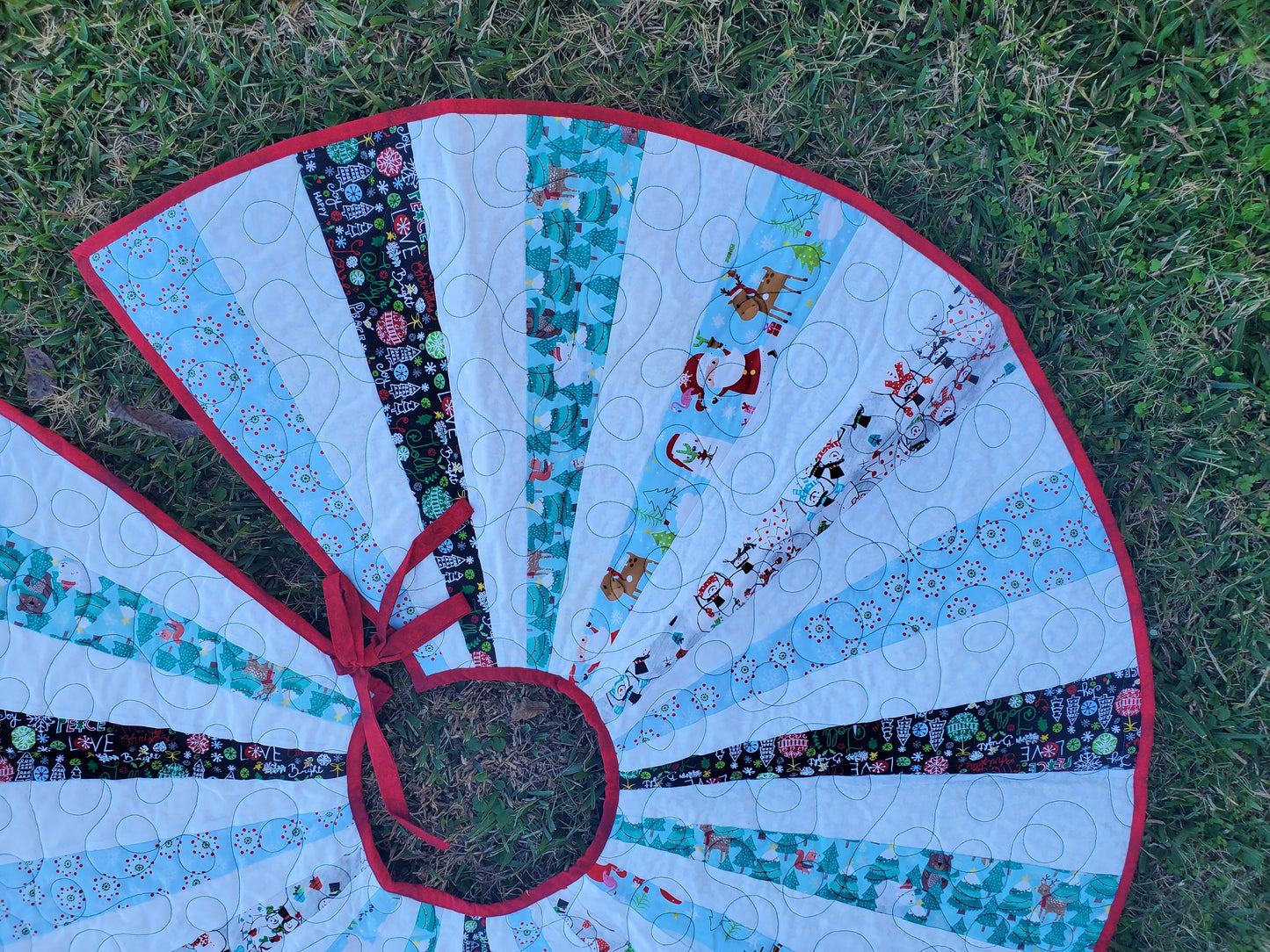 Quilted Christmas Tree Skirt  2