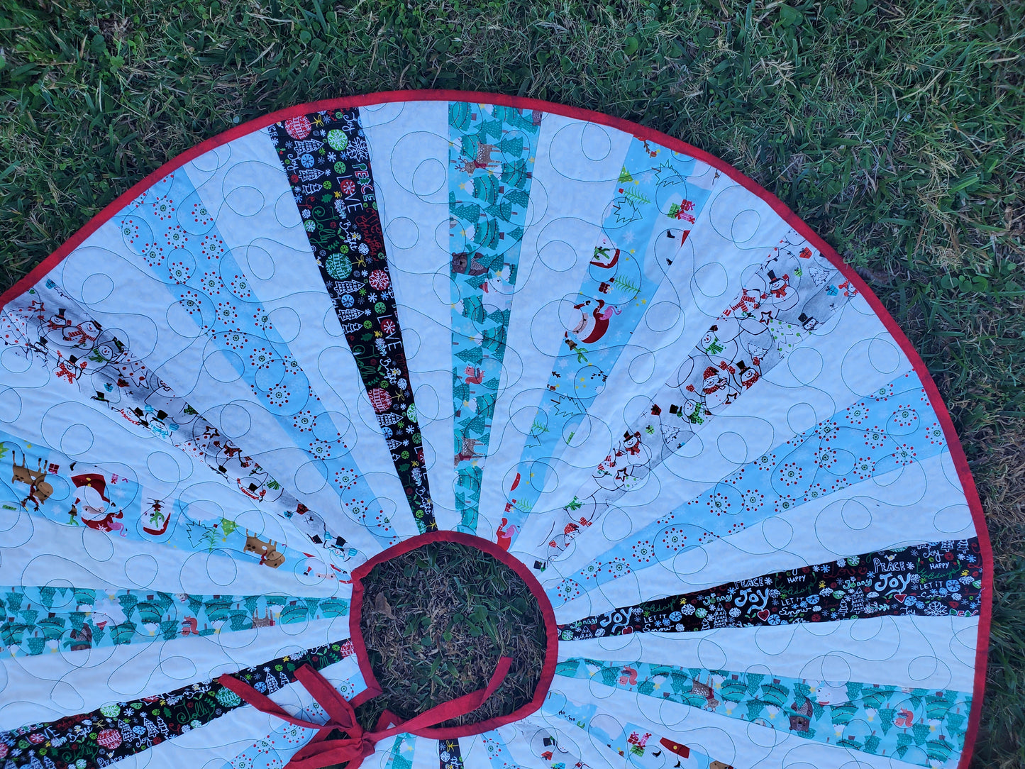 Quilted Christmas Tree Skirt  2