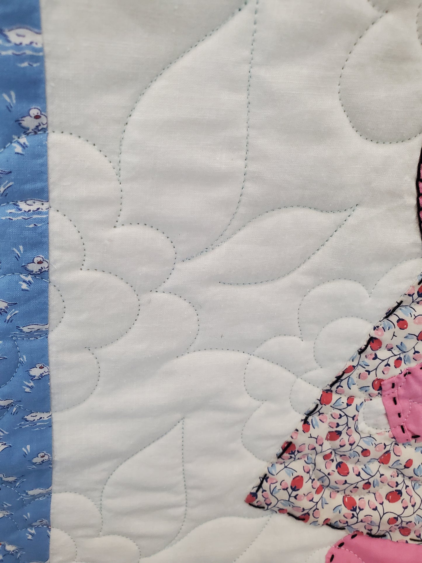 Sunbonnet Sue Quilt – Rare Find! (73" x 93")