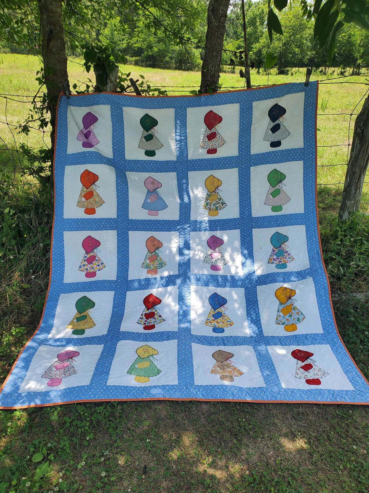 Sunbonnet Sue Quilt – Rare Find! (73" x 93")