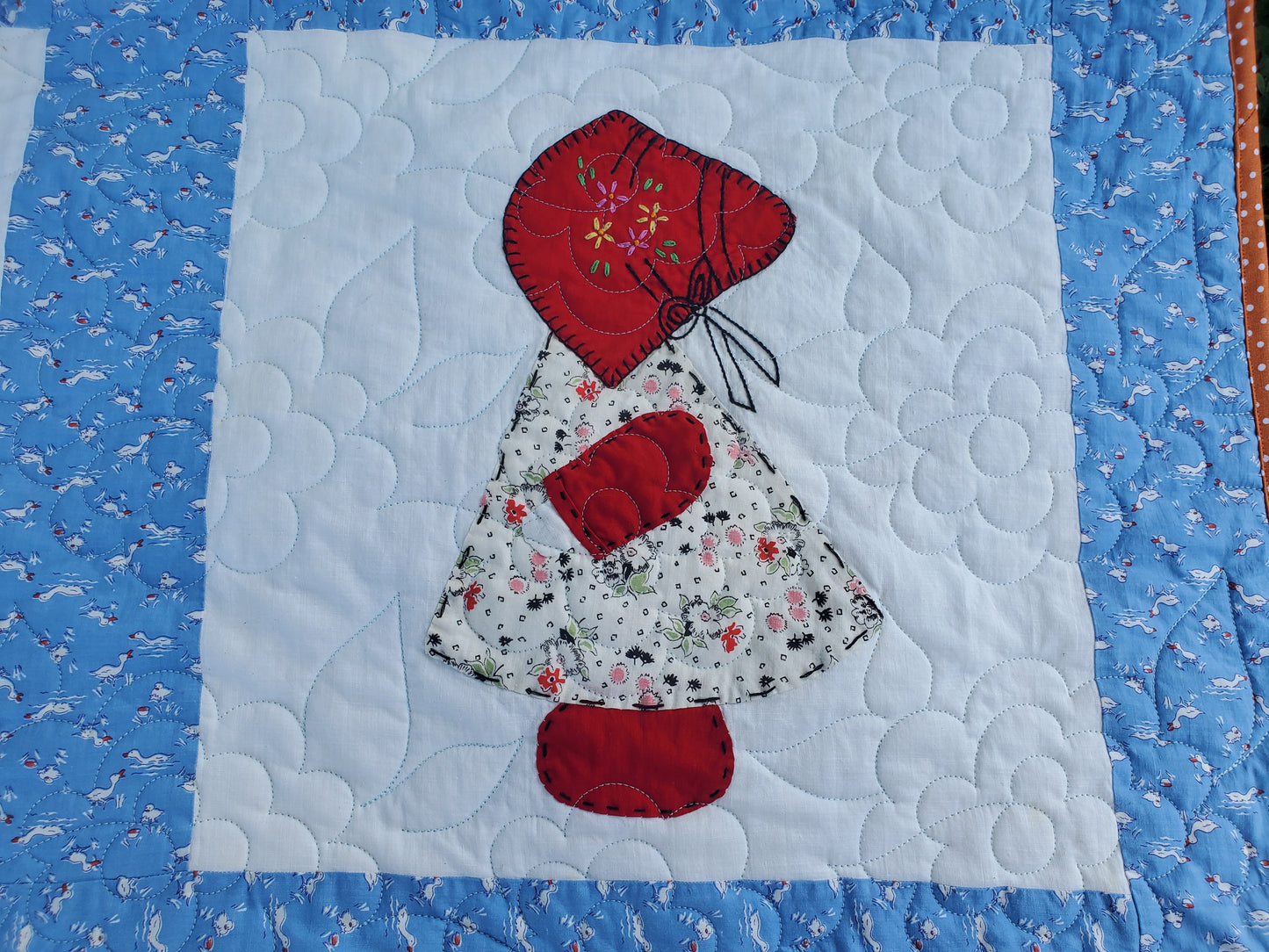 Sunbonnet Sue Quilt – Rare Find! (73" x 93")