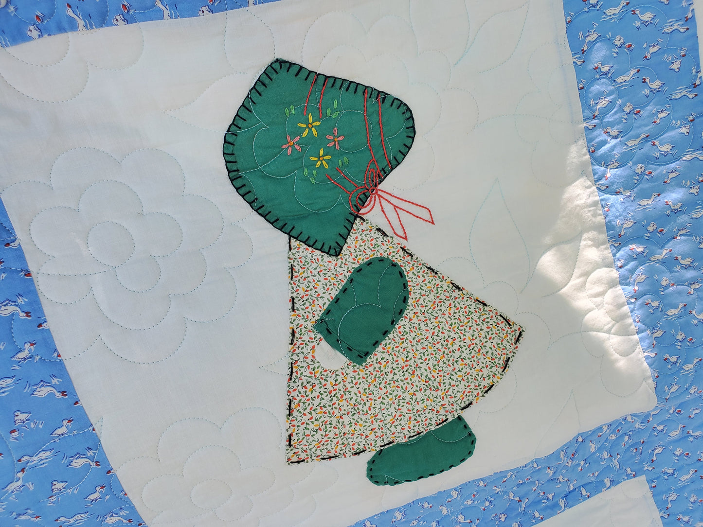 Sunbonnet Sue Quilt – Rare Find! (73" x 93")