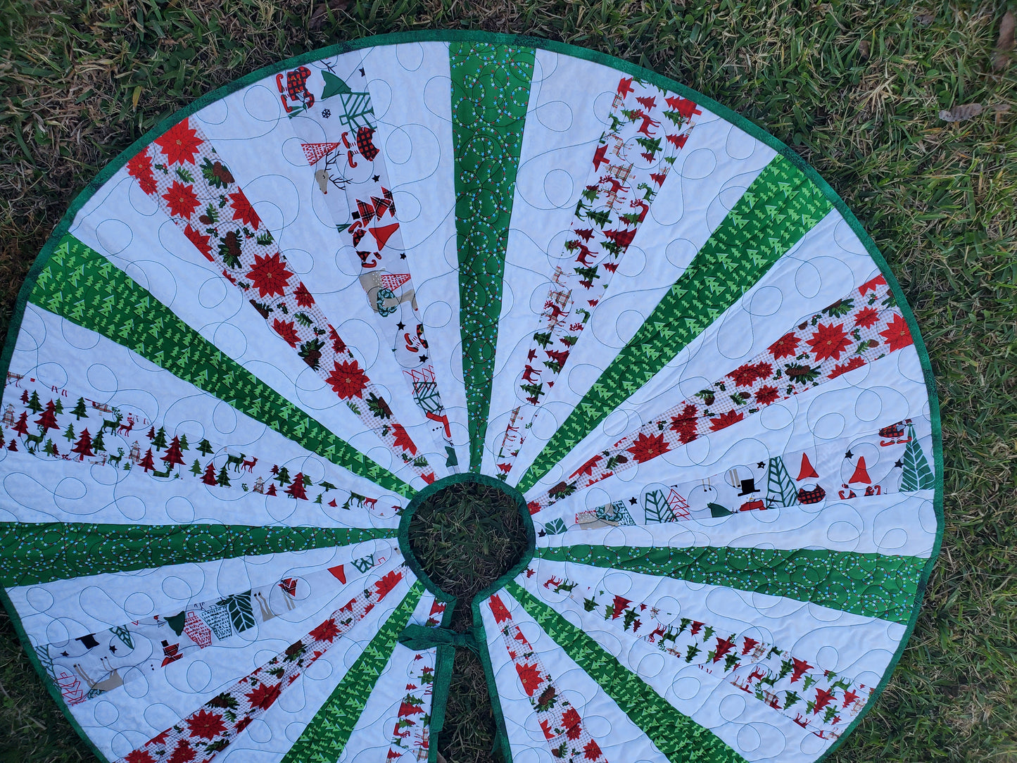 Quilted Christmas Tree Skirt  3