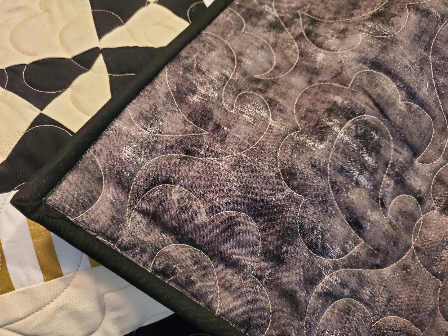 Black, White & Gold Ohio Star Quilt – King Size (103" x 103")