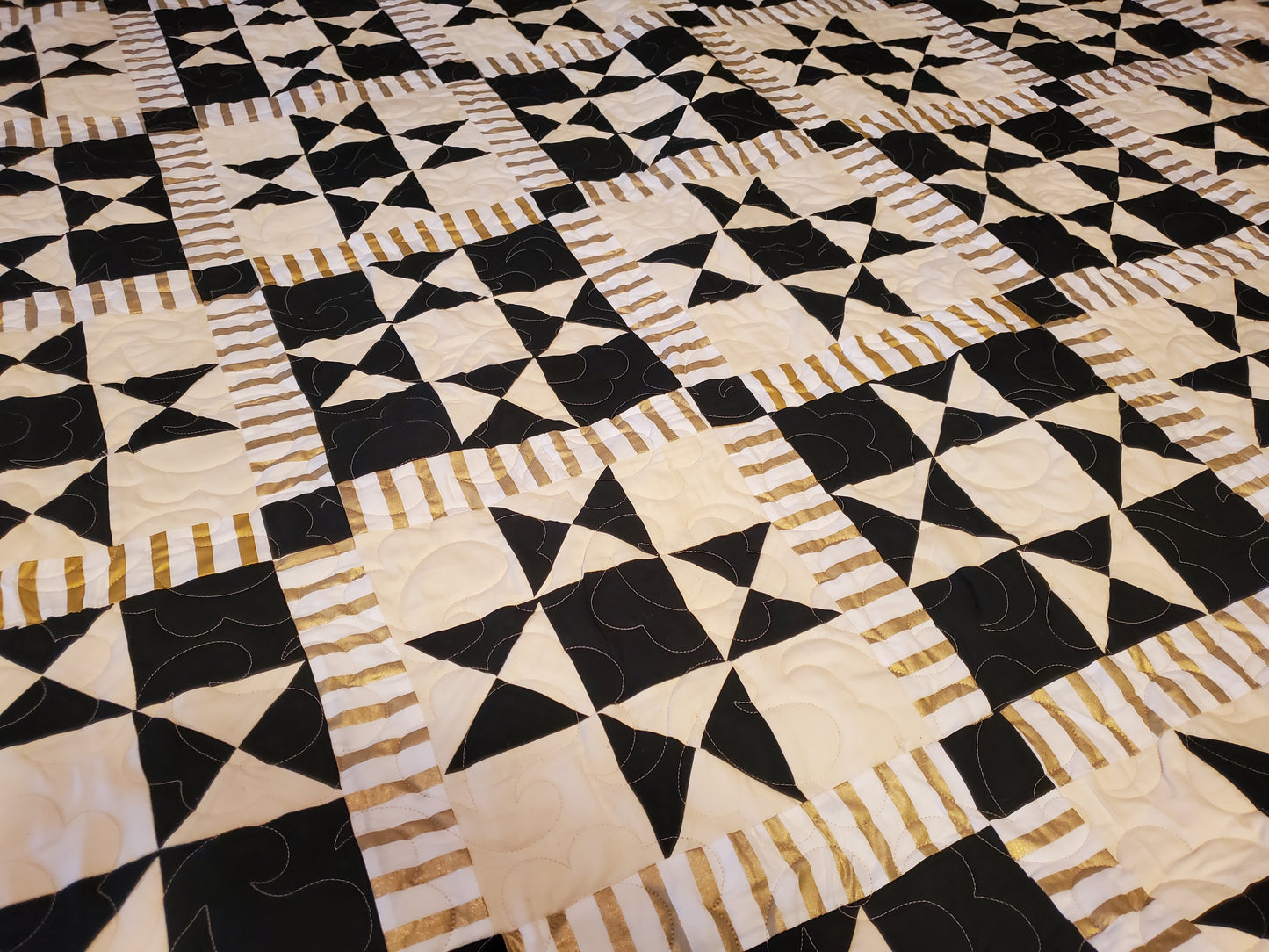 Black, White & Gold Ohio Star Quilt – King Size (103" x 103")