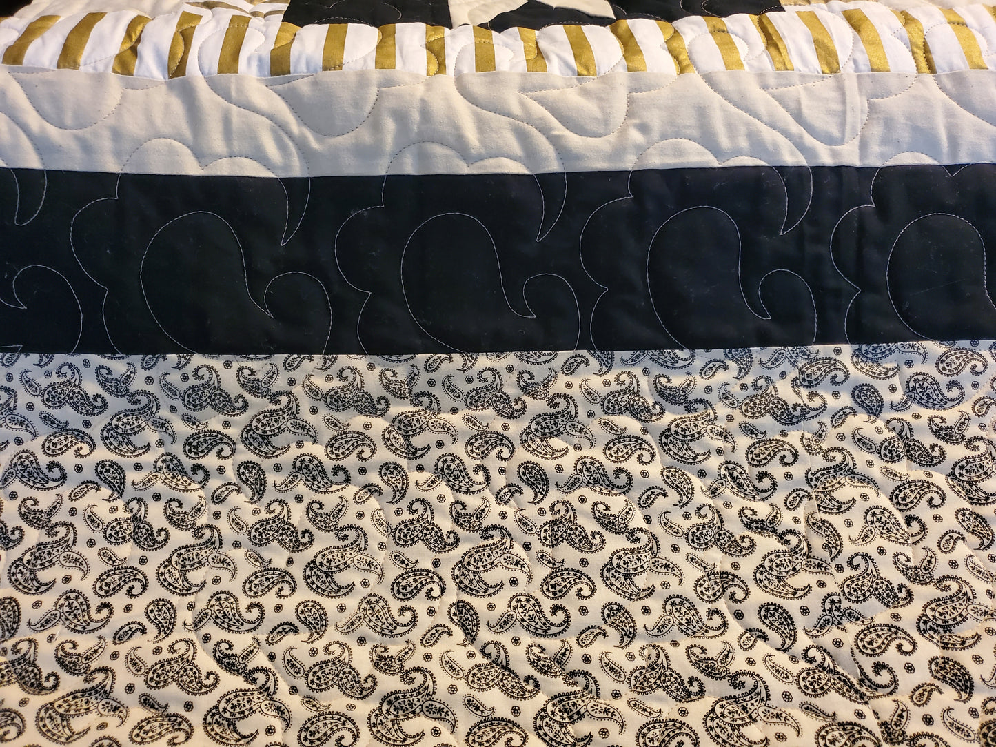 Black, White & Gold Ohio Star Quilt – King Size (103" x 103")