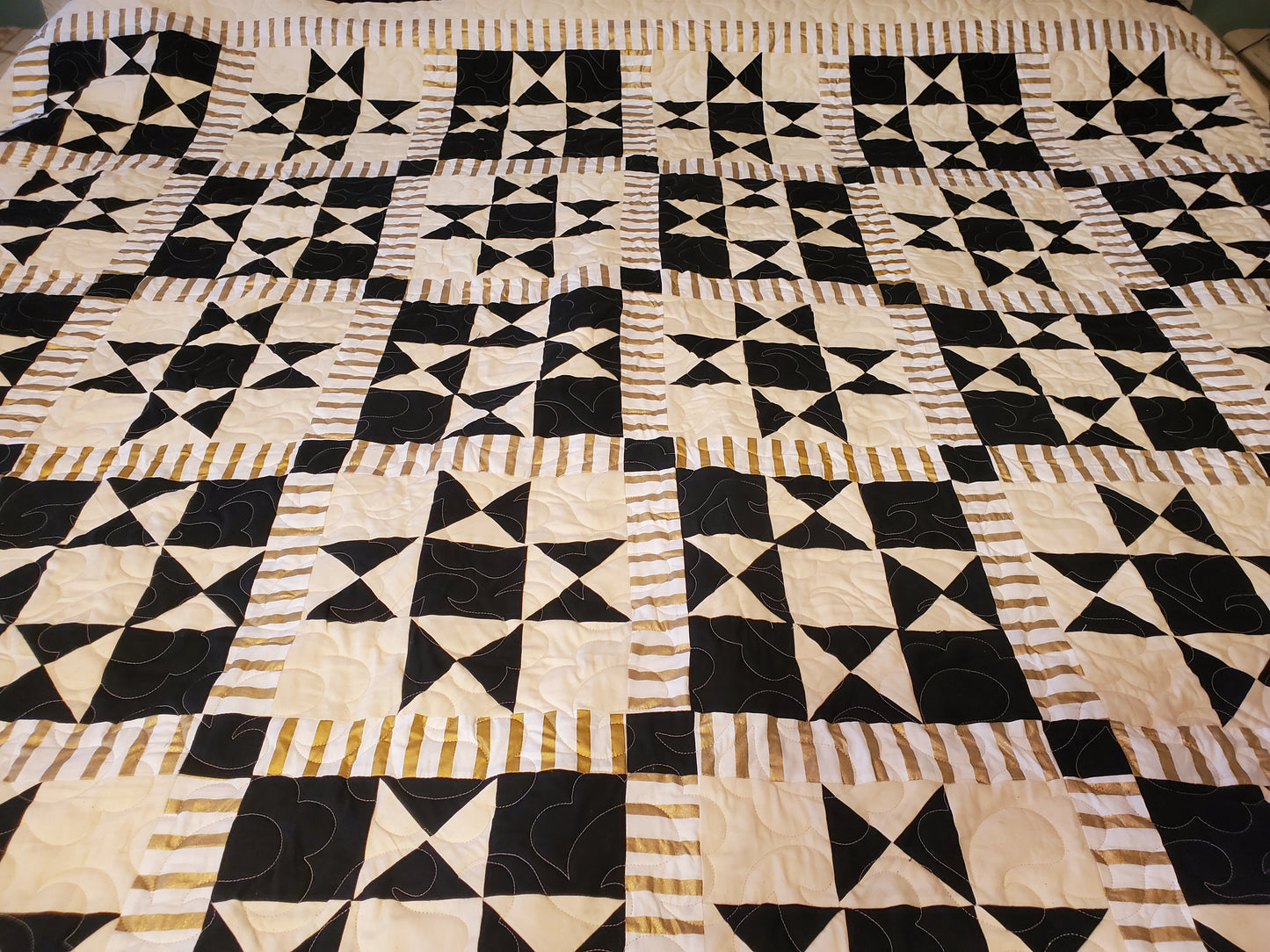Black, White & Gold Ohio Star Quilt – King Size (103" x 103")