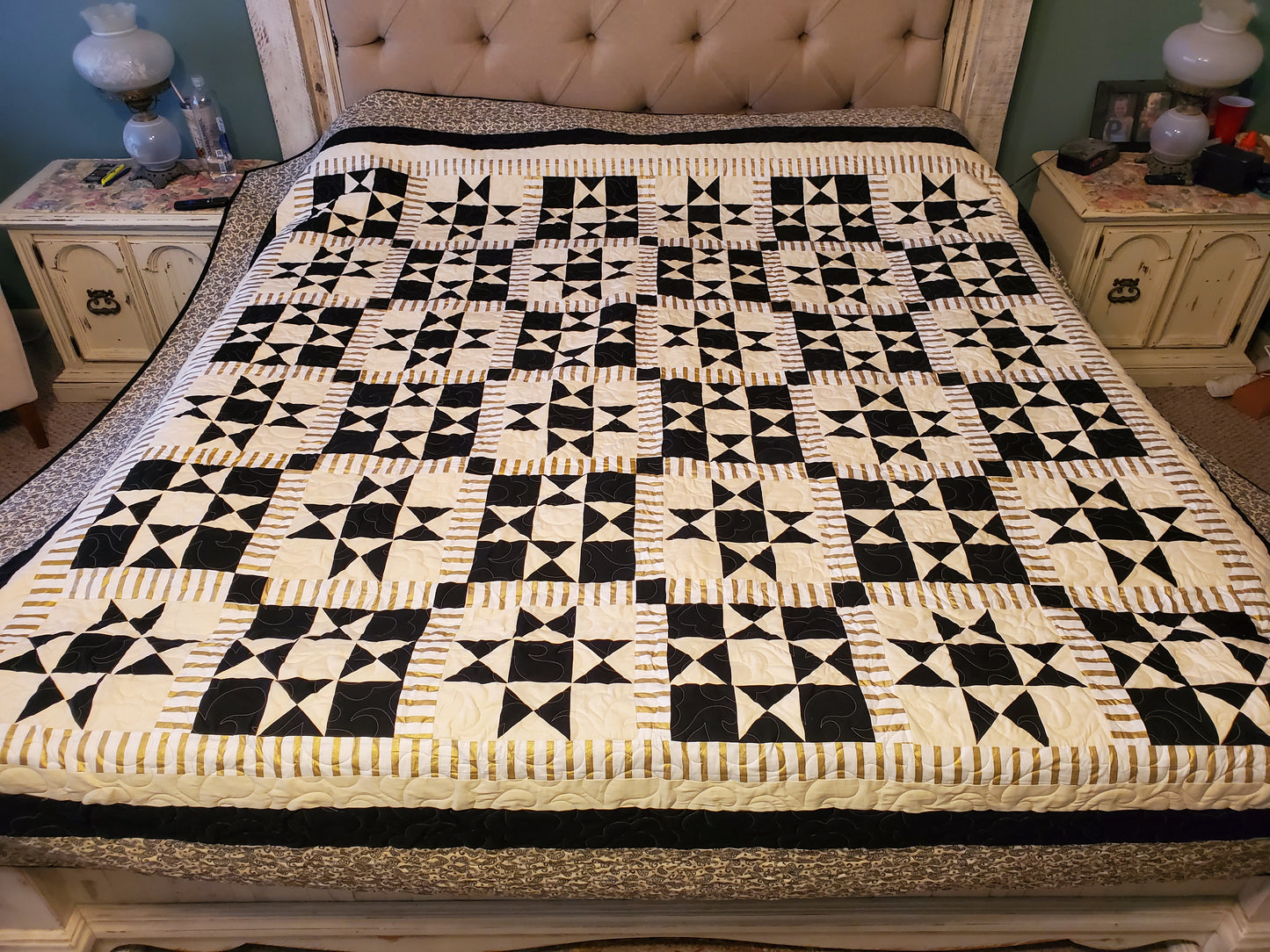 Black, White & Gold Ohio Star Quilt – King Size (103" x 103")