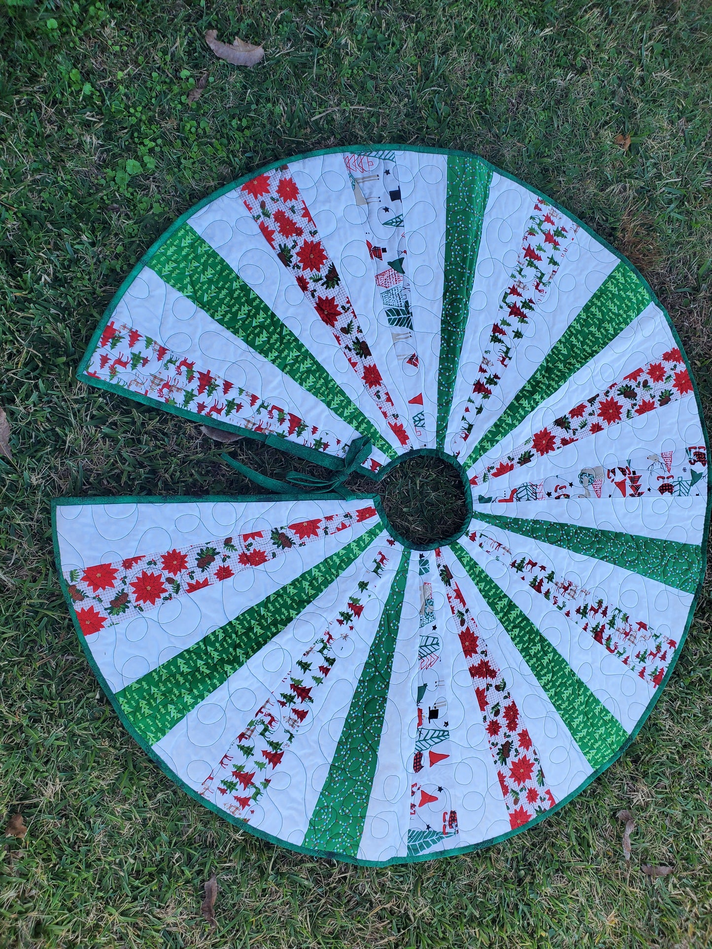 Quilted Christmas Tree Skirt  3