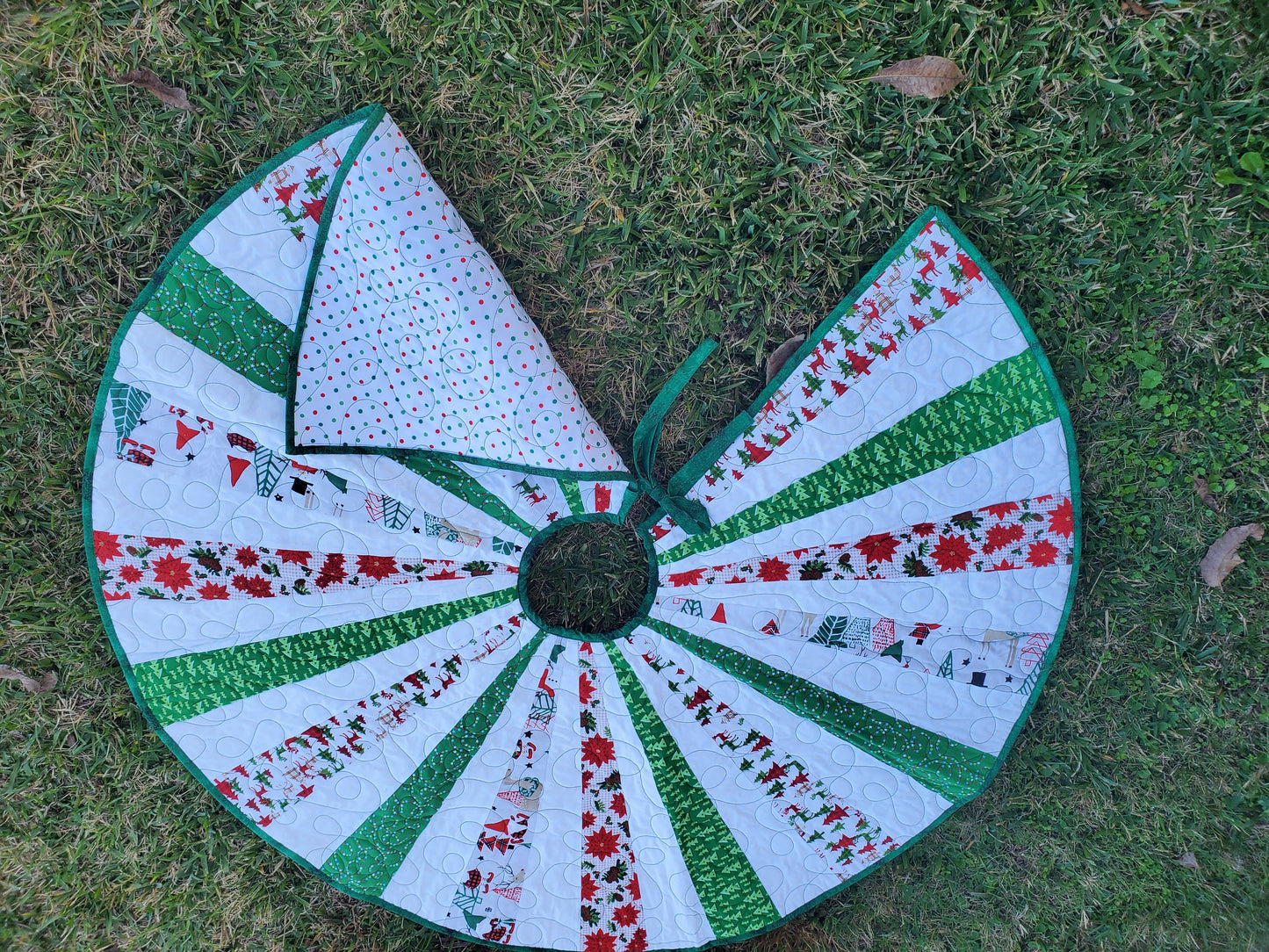 Quilted Christmas Tree Skirt  3